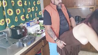 Hot girlfriends bends over and lets me fuck her while she makes dinner