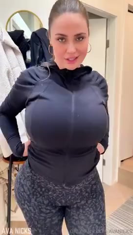 Ava Nicks – Fucking Mommy On The Floor With Ripped Leggings